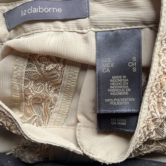 Liz Claiborne Vintage Lace Blouse โ Beige S - Picture 6 of 6